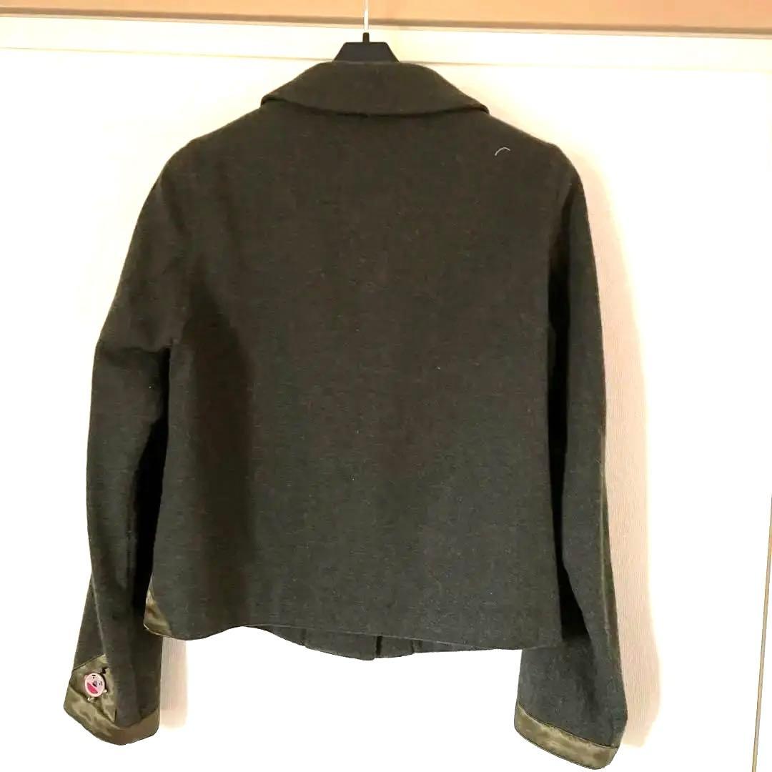アルベロベロ　ジャケット　ショート丈　軽く暖か　お洒落　濃グリーン　便利　お薦め