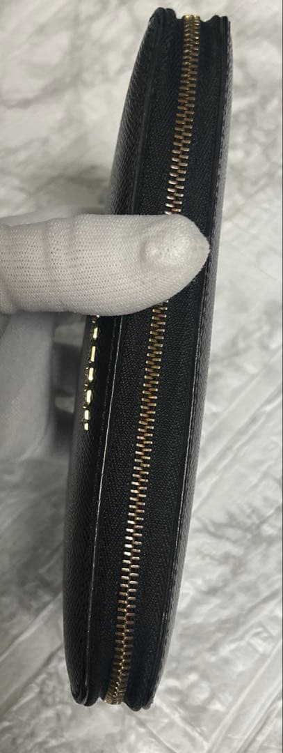 極美品BURBERRY ラウンドファスナー長財布　高級感あるオールレザー