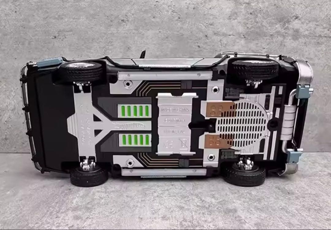 デロリアン 1/18スケール モデル Hot Wheels