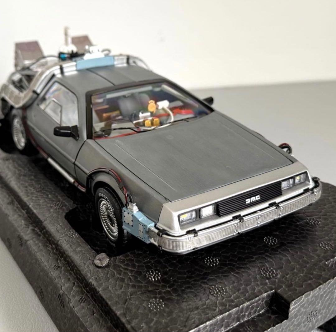 デロリアン 1/18スケール モデル Hot Wheels