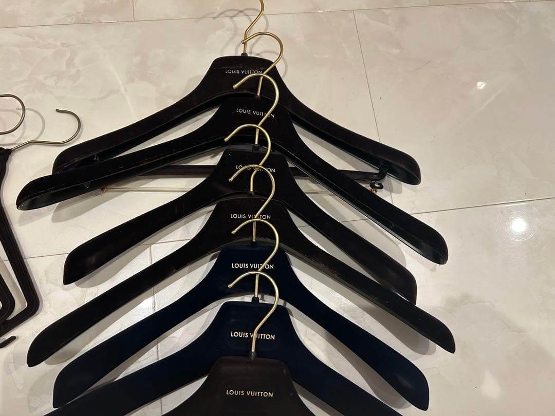 特価 ルイヴィトン LOUIS VUITTON ハンガー 18本セット