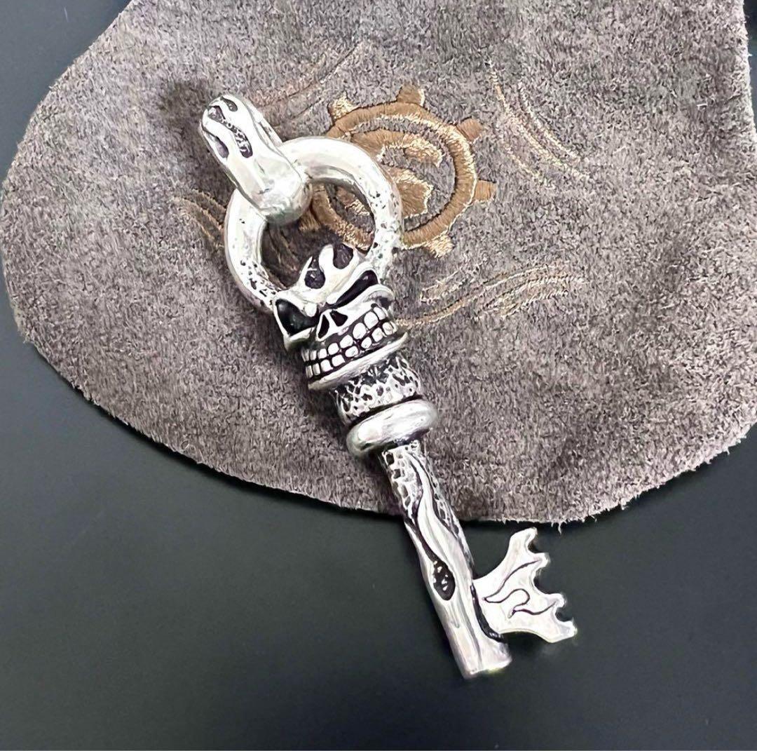 極美品　スターリンギア　スケルトンキーペンダント　全長8㎝