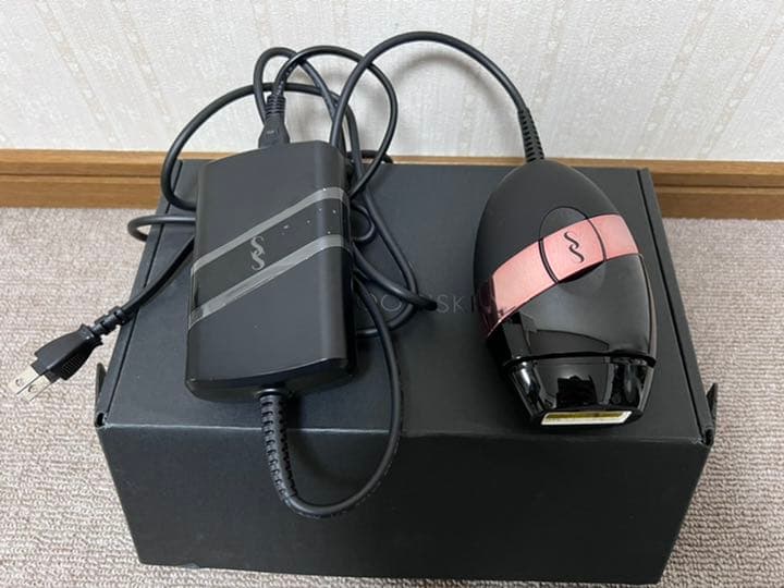 こちらは光脱毛器のSMOOTHSKIN になります。