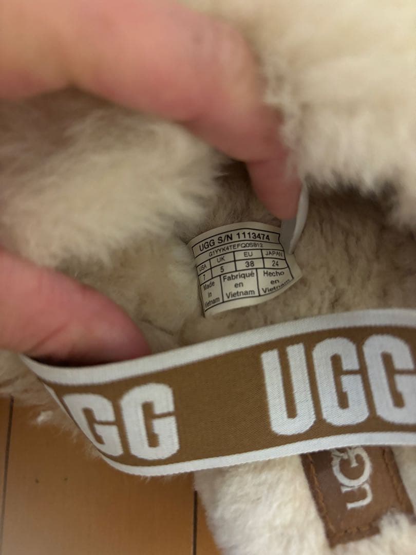 UGG ブラウンファースライドサンダル