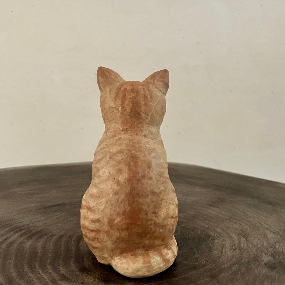木彫りのトラ猫