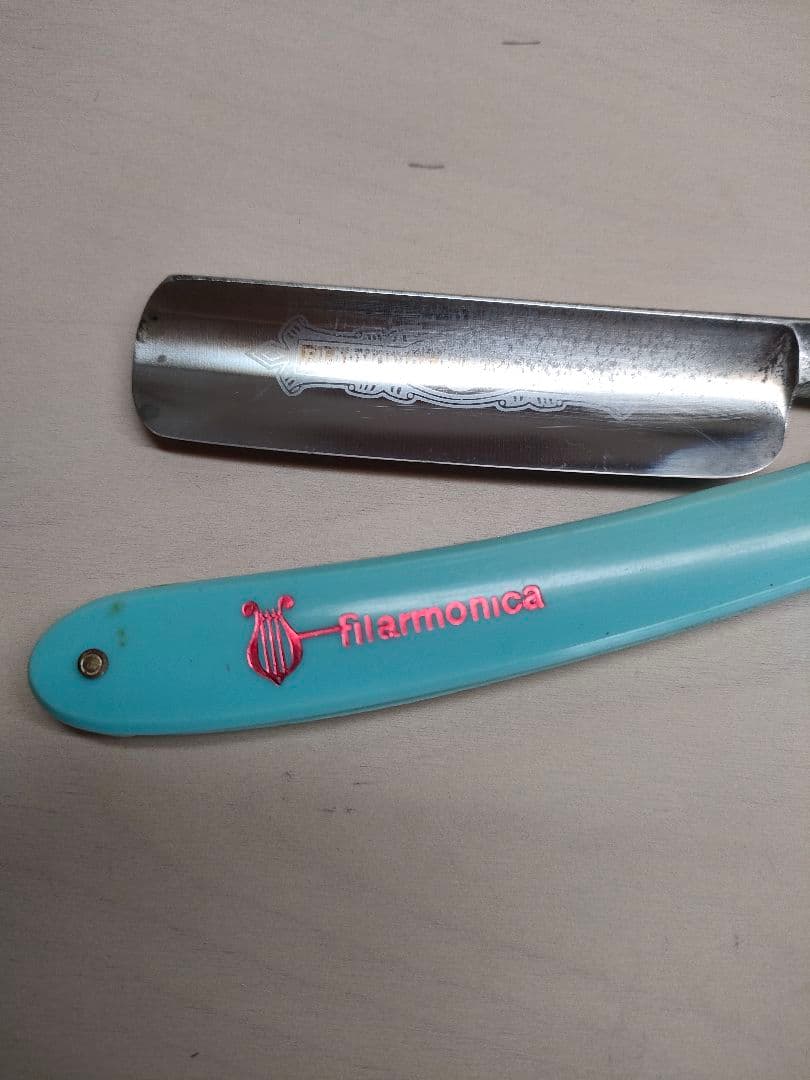 ★フィラモニカ ★(スペイン製)ヴィンテージ西洋剃刀 ◎希少色…水色