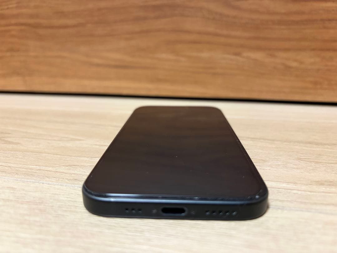 Apple iPhone 15 ブラック 本体　128