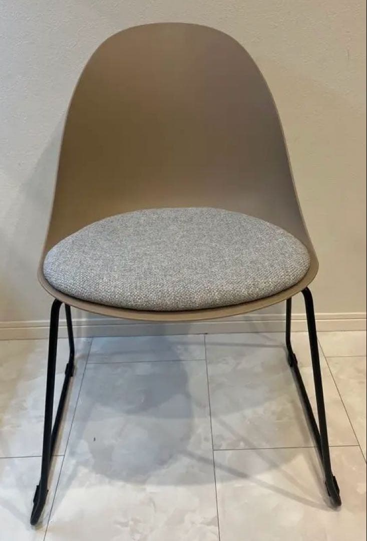 【目玉商品大値下げ中】（超美品）クッション付きダイニングチェア　2脚セット