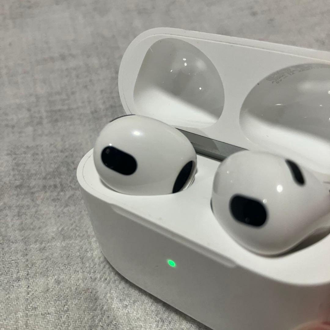 【本体のみ】Airpods 第3世代　（ケース+両イヤホン)