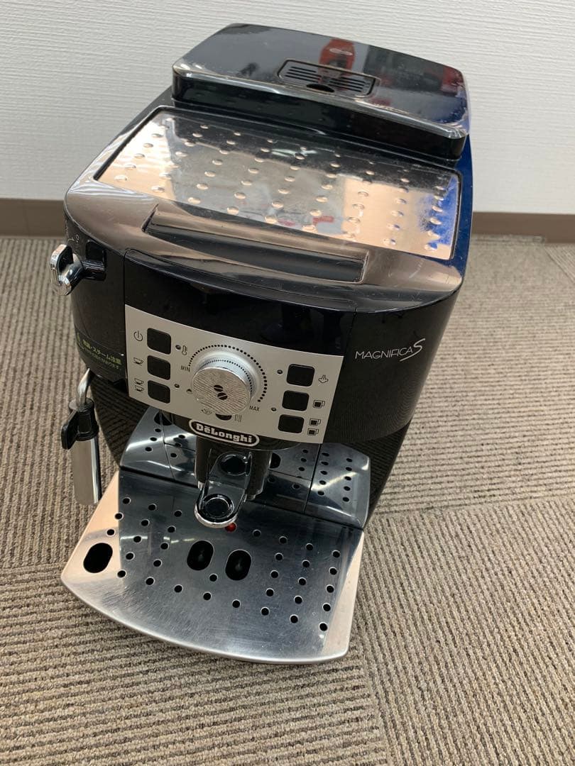 DeLonghi Magnifica S コーヒーメーカー　ECAM22112