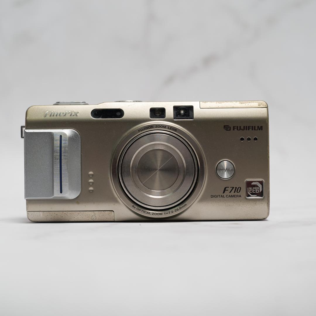 FUJIFILM FinePix F710 コンデジ