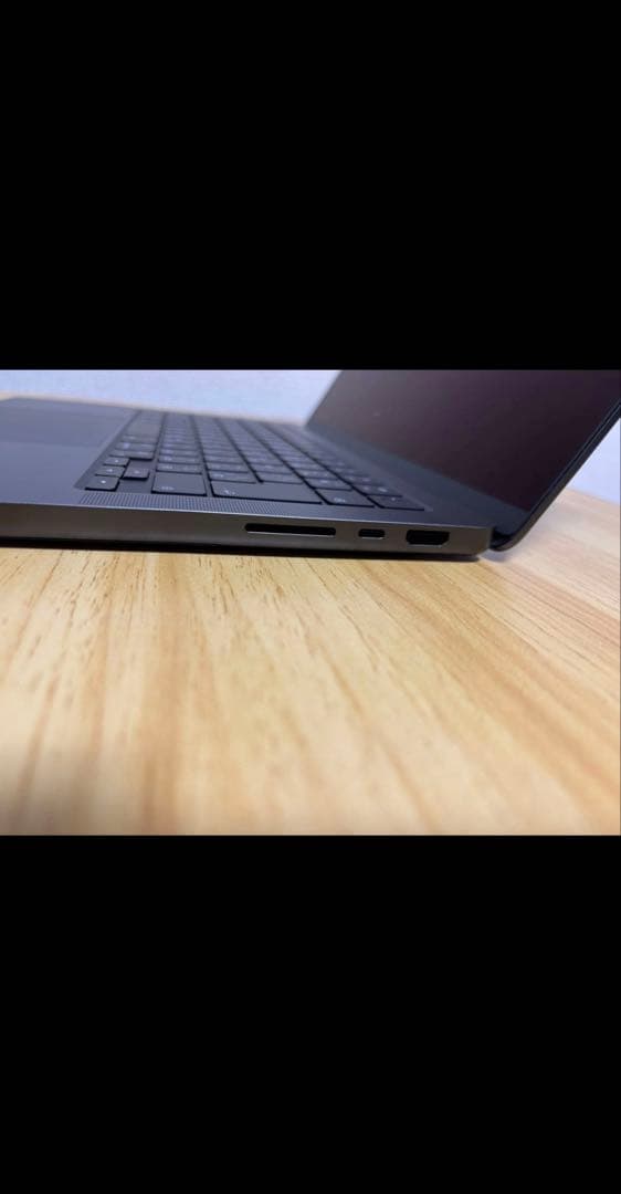 MacBook Pro M4チップ搭載、16GBメモリ、512GB 美品