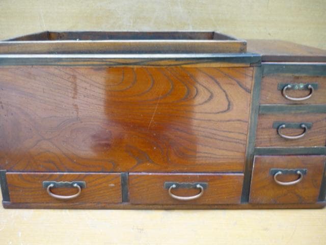 長火鉢（関東火鉢）　ケヤキ材　火箸・灰ならし・猫板付き