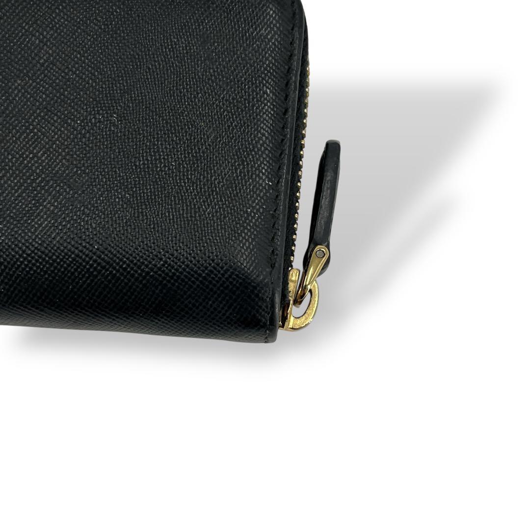 現行品　プラダ　ケース　三角ロゴ　ラウンドファスナー　サフィアーノ　黒