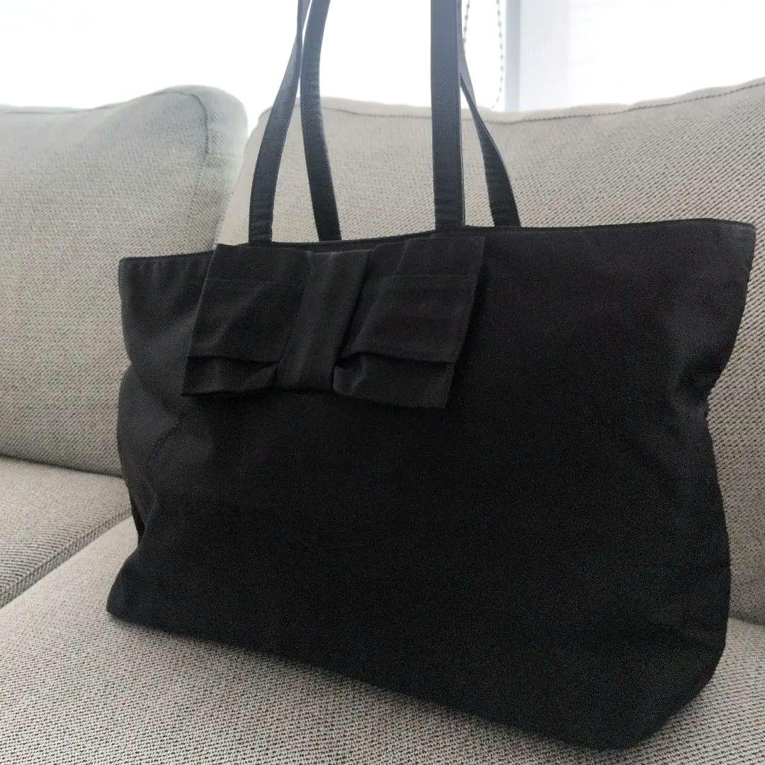 プラダ　リボン付き黒トートバッグ マザーズバッグ