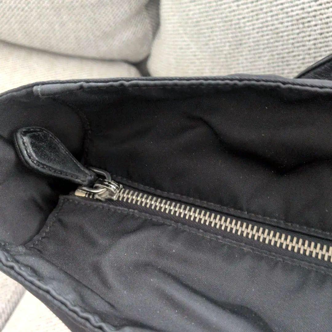 プラダ　リボン付き黒トートバッグ マザーズバッグ