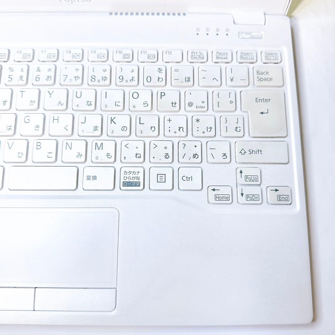 真っ白コンパクトで薄型❤️大人気富士通❤️ホワイトノートパソコン❤️Windows11
