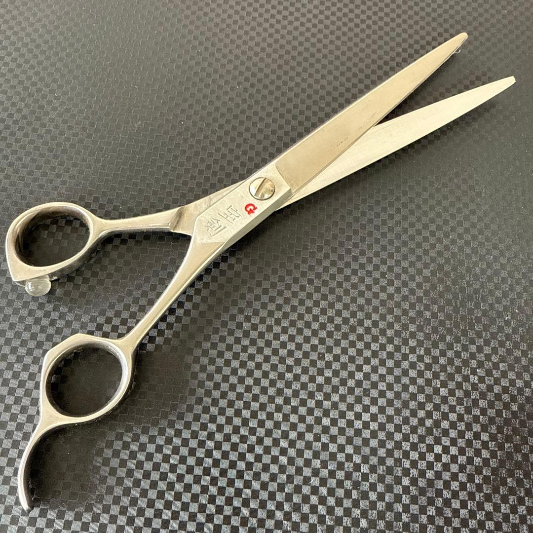 理容☆新品☆未使用プロ用鋏☆ハサミ☆宝剣G☆ケース付き！美品②