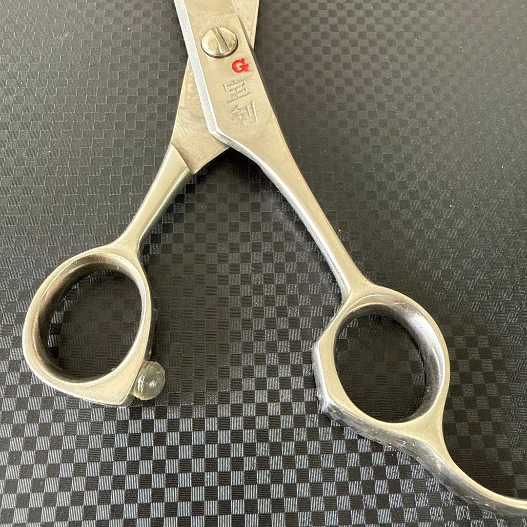 理容☆新品☆未使用プロ用鋏☆ハサミ☆宝剣G☆ケース付き！美品②