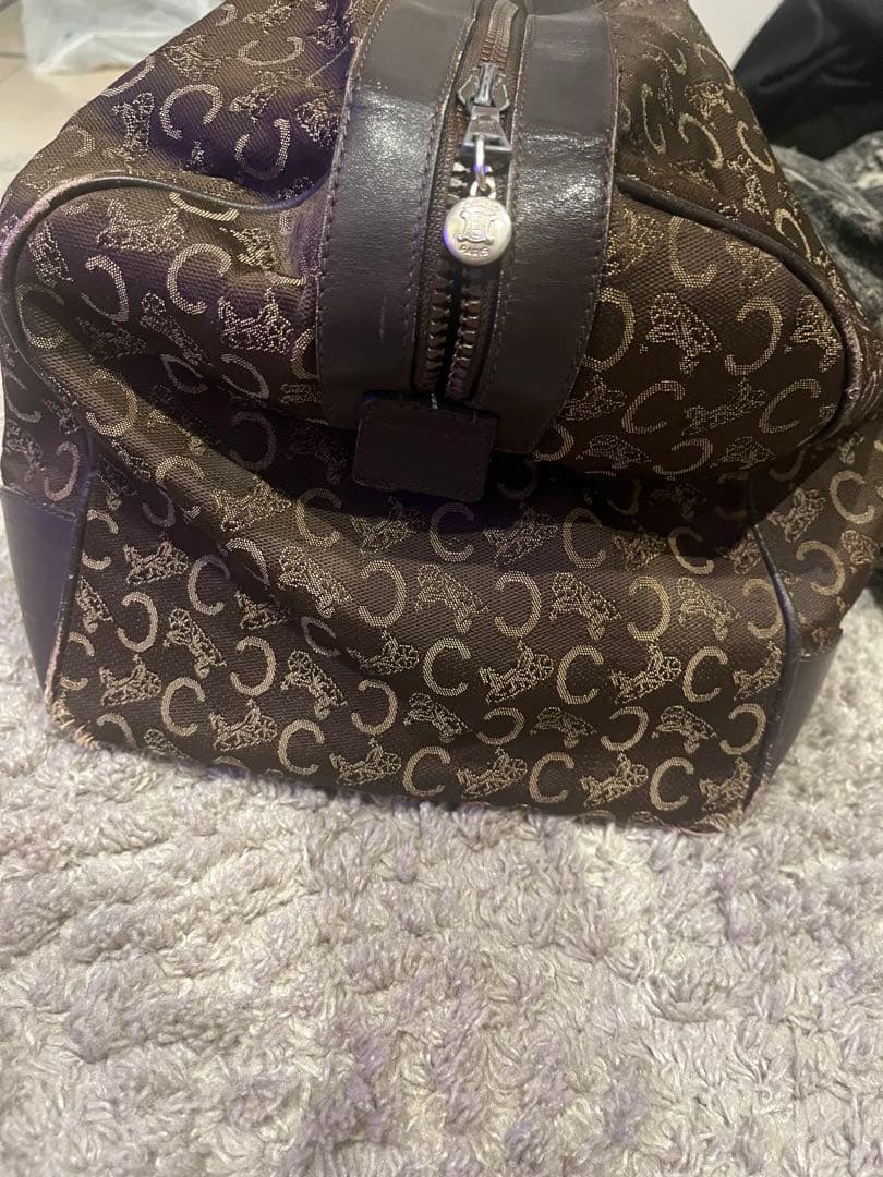 ブラウン ボストンバッグ ロゴ入り