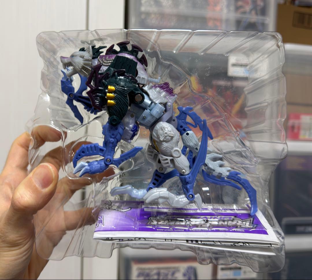 サ*ラ様 トランスフォーマー ユニバース フロストバイト