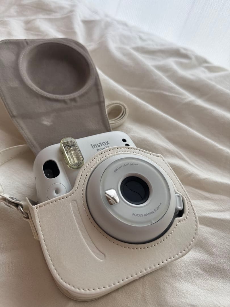 \"チェキ\"instax mini 11 ICE WHITE (本体カバー付)