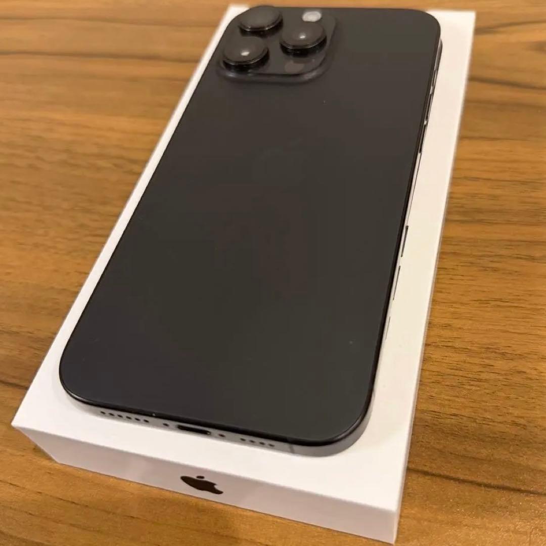 【美品】iPhone 16 Pro Max 512GB ブラックチタニウム