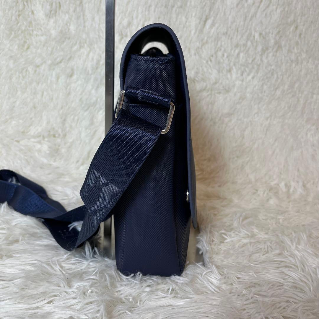 未使用級 LACOSTE ショルダーバッグ メッセンジャーバッグ PVC
