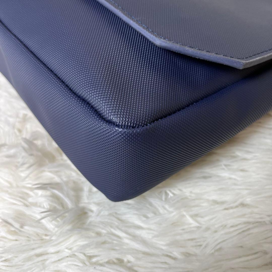 未使用級 LACOSTE ショルダーバッグ メッセンジャーバッグ PVC