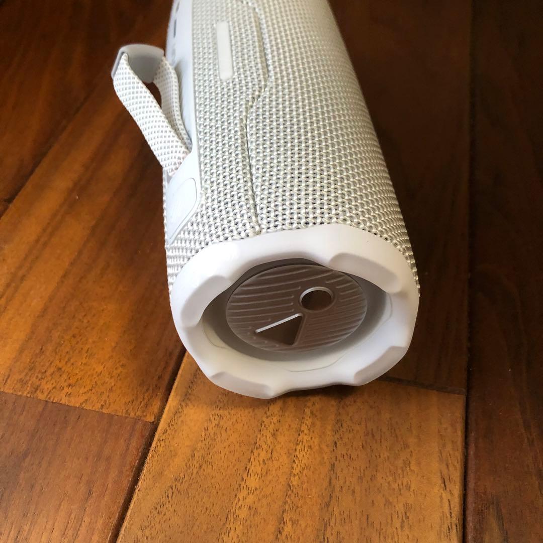 【美品】JBL FLIP 7ポータブルスピーカーBluetooth対応 ホワイト