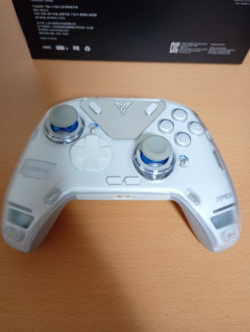 FLYDIGI　ワイヤレスコントローラー 「APEX4」と充電ドック