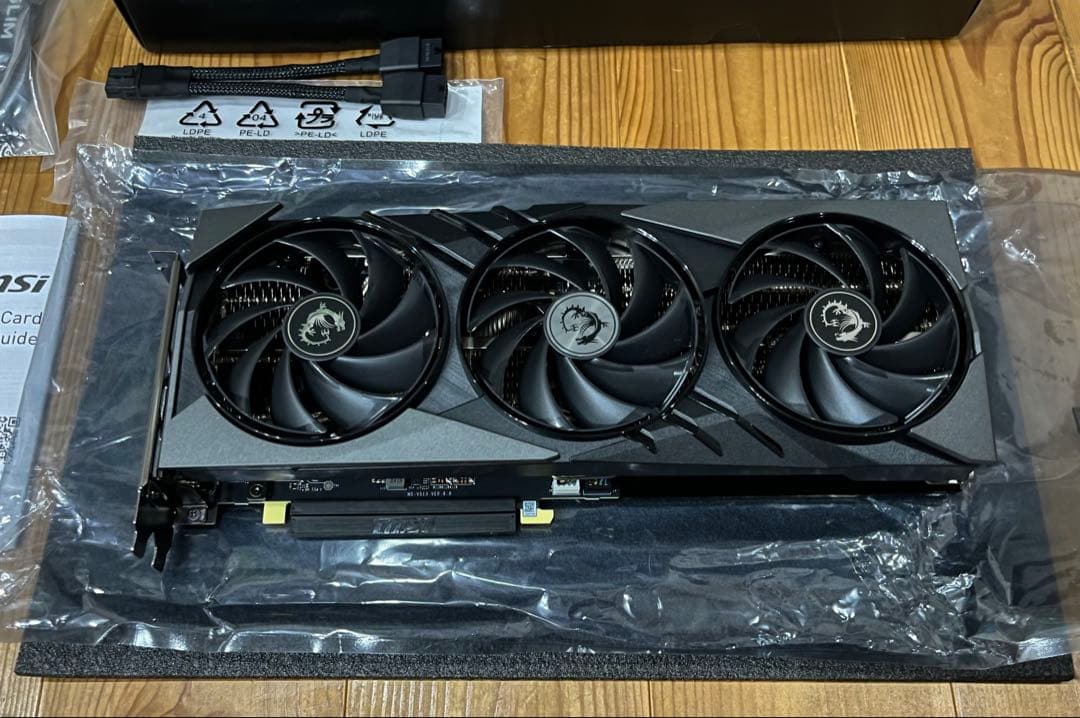 グラフィックボード・グラボ・ビデオカード MSI Gaming RTX 4070 Super 12G X Slim