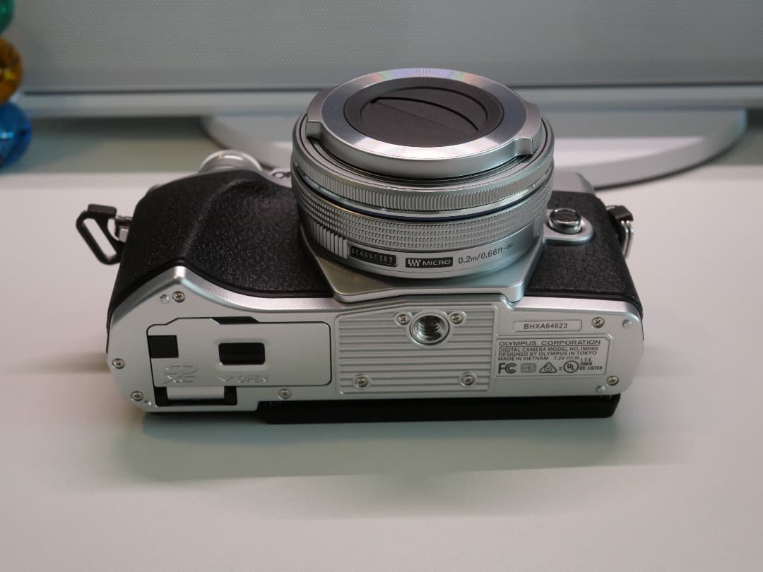 極美品／OLYMPUS OM-D E-M10 Mark III Wレンズキット