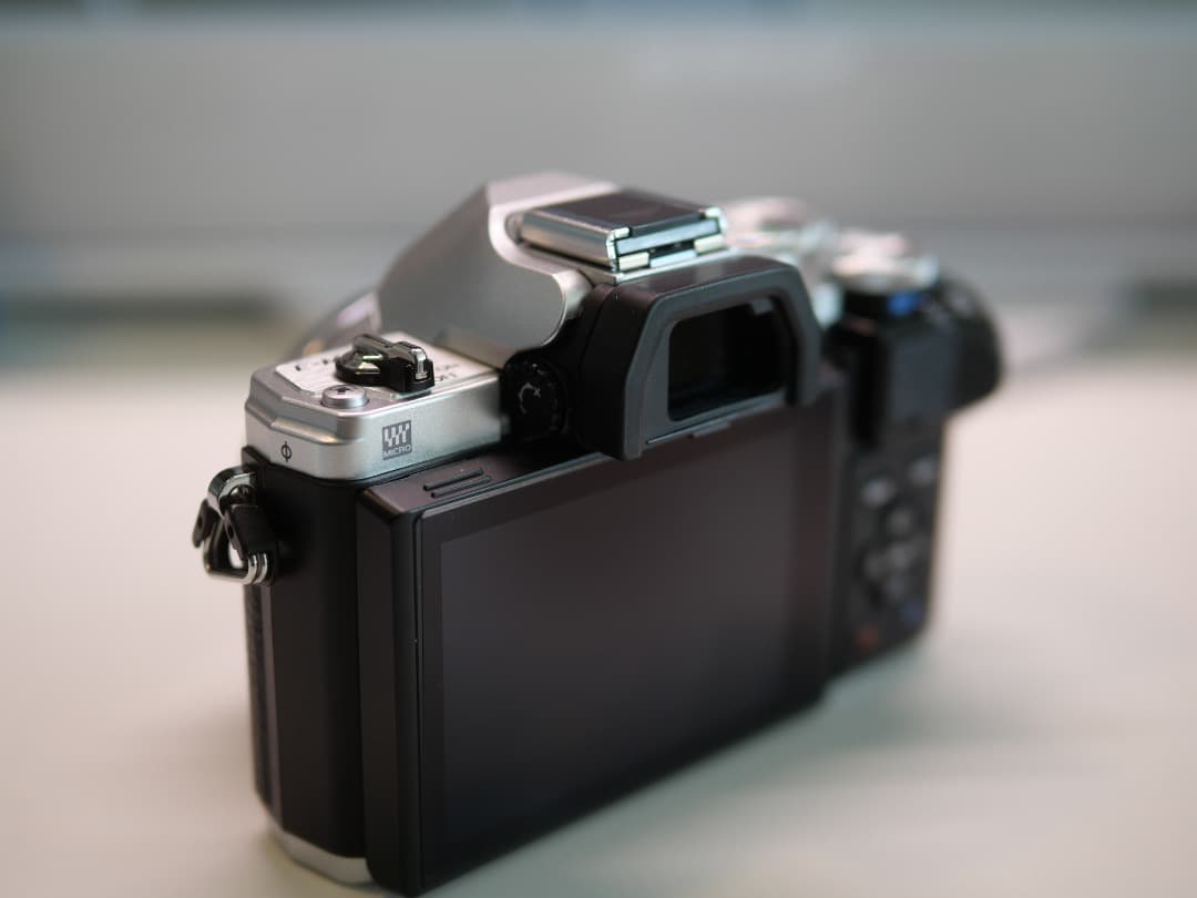 極美品／OLYMPUS OM-D E-M10 Mark III Wレンズキット