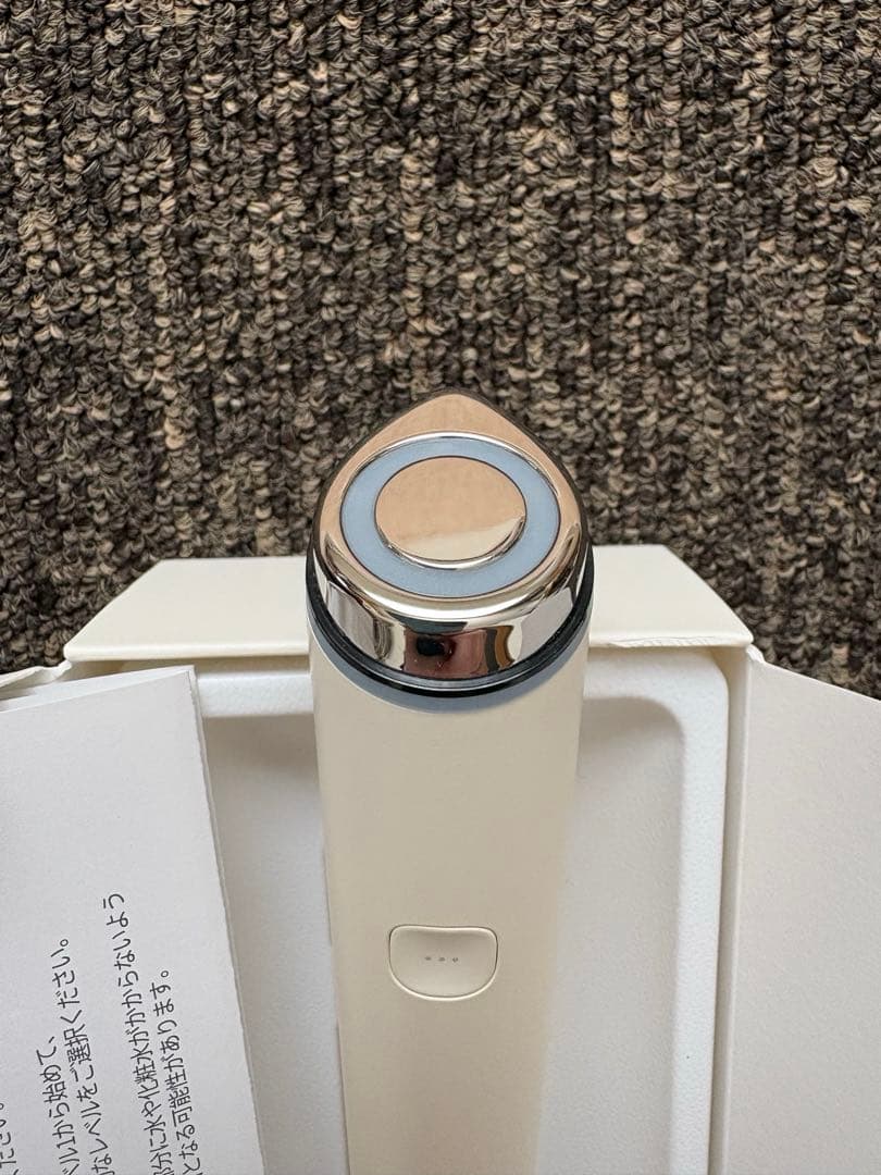 medicube メディキューブ　ブースタープロミニプラス　美顔器　中顔面ケア