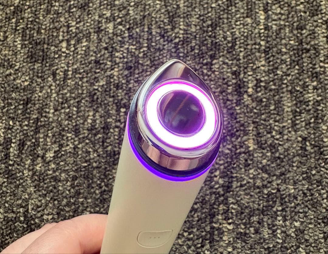 medicube メディキューブ　ブースタープロミニプラス　美顔器　中顔面ケア