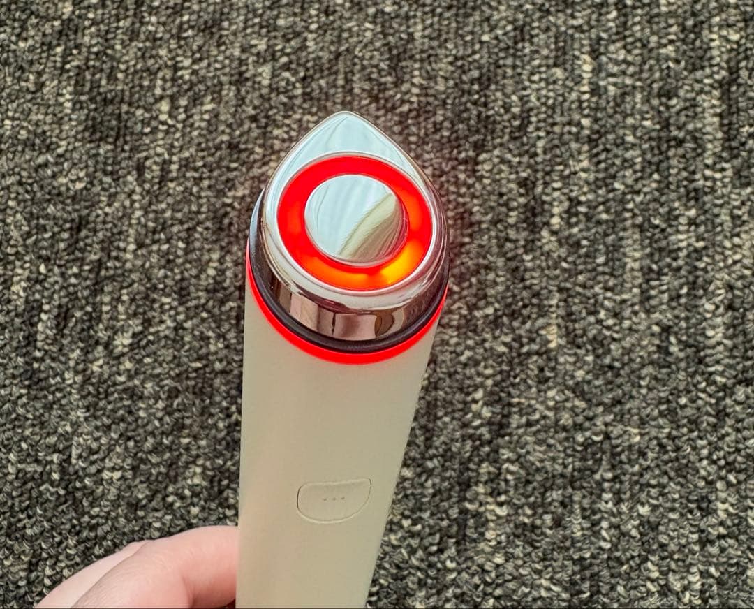 medicube メディキューブ　ブースタープロミニプラス　美顔器　中顔面ケア