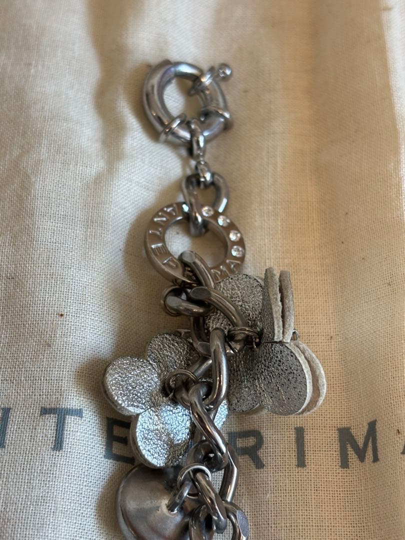 ハワイ限定　ANTEPRIMA ビーズ装飾 ブラックハンドバッグ　チャーム付き