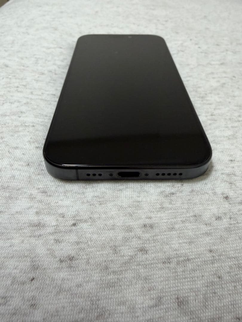 iPhone 15 Pro ブラックチタニウム 256GB