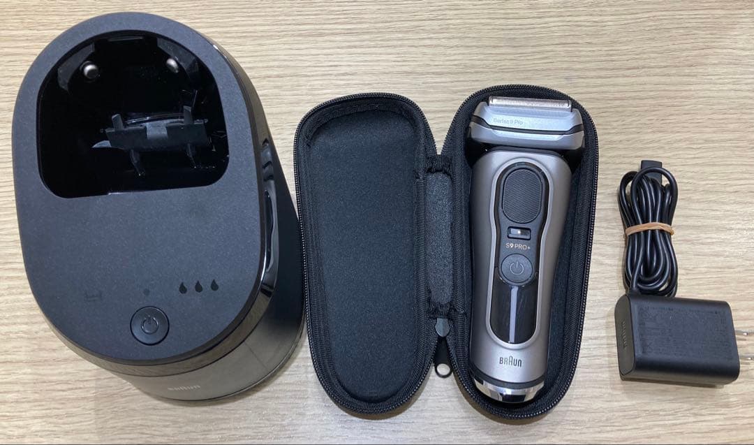 や*ー様 BRAUN S9 PRO+ 電気シェーバー 洗浄液無し