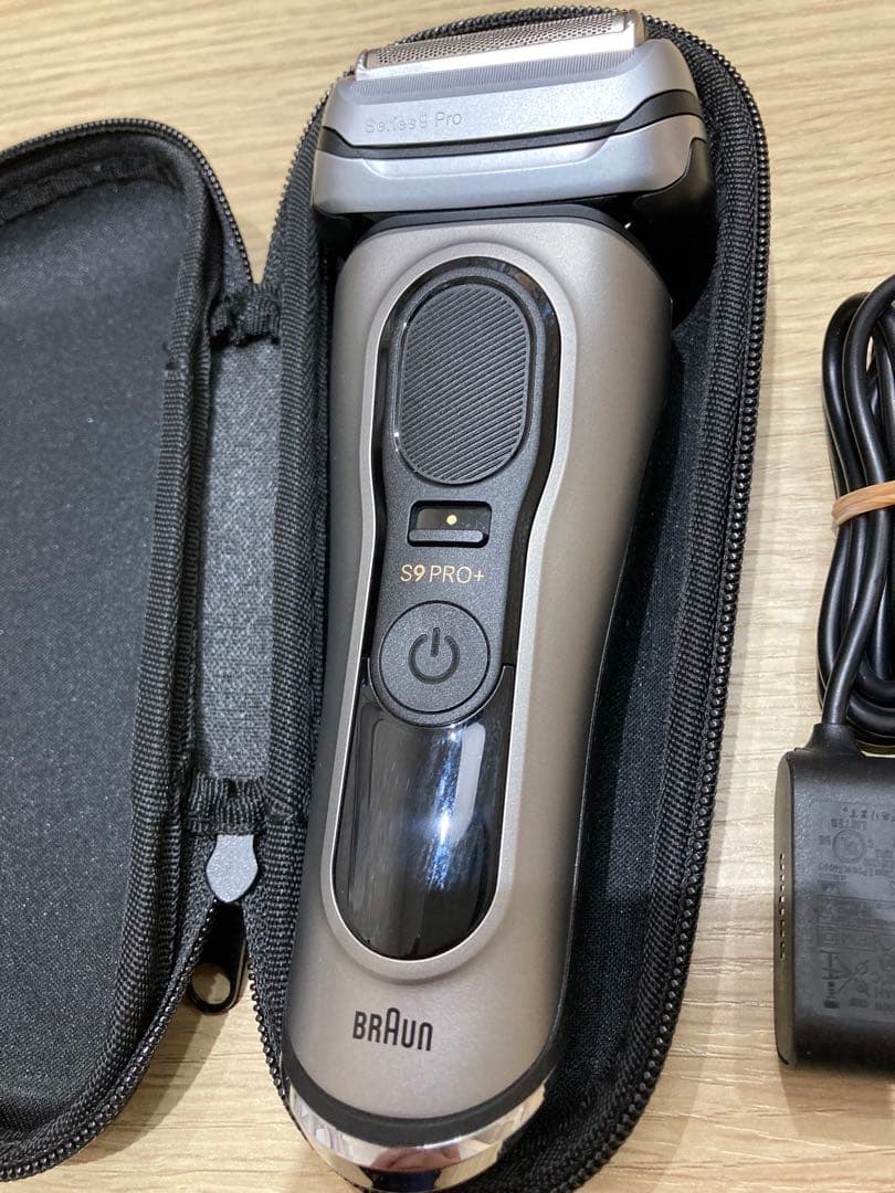 や*ー様 BRAUN S9 PRO+ 電気シェーバー 洗浄液無し