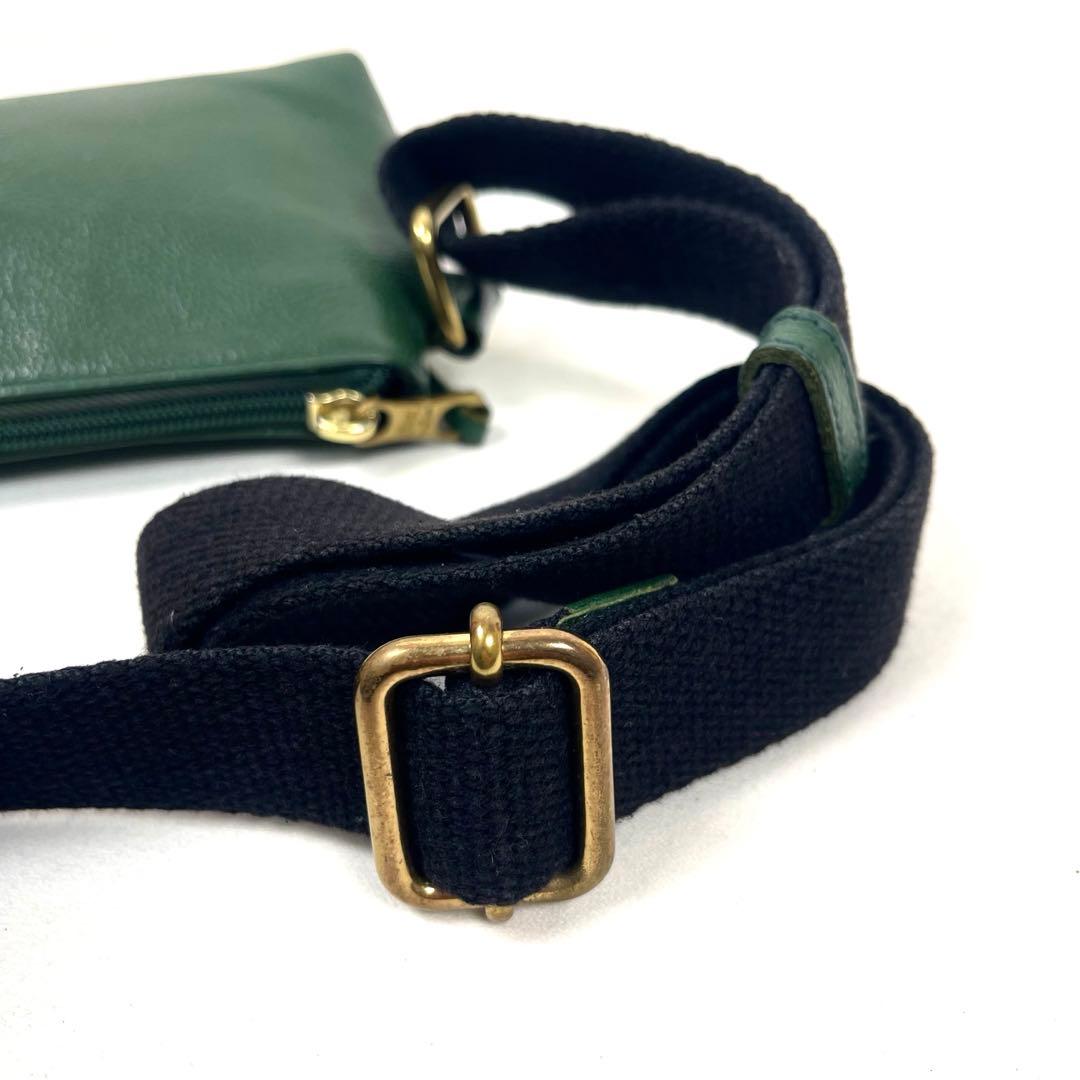 イルビゾンテ　ボディバッグ　ショルダーバッグ　レザー　ロゴ型押し　極上