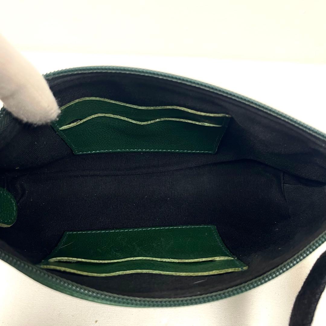 イルビゾンテ　ボディバッグ　ショルダーバッグ　レザー　ロゴ型押し　極上