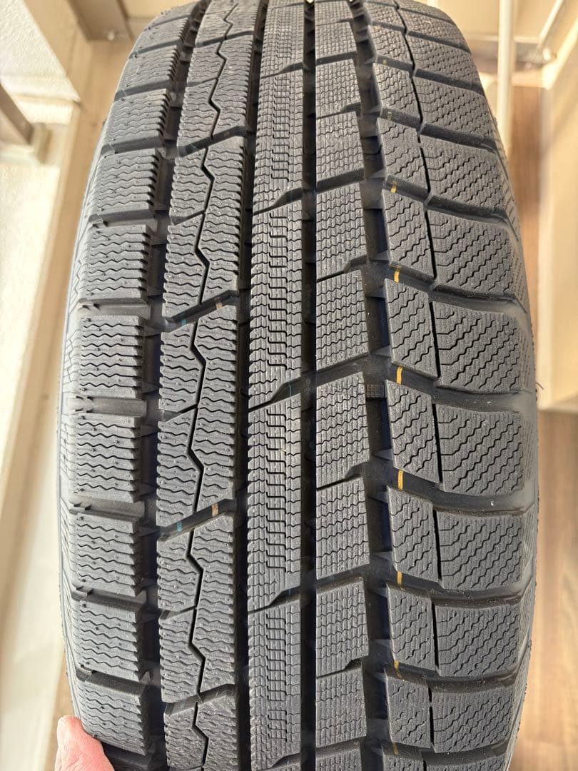 2024年製　美品　トランパス TX ウィンタータイヤ 215/70R16