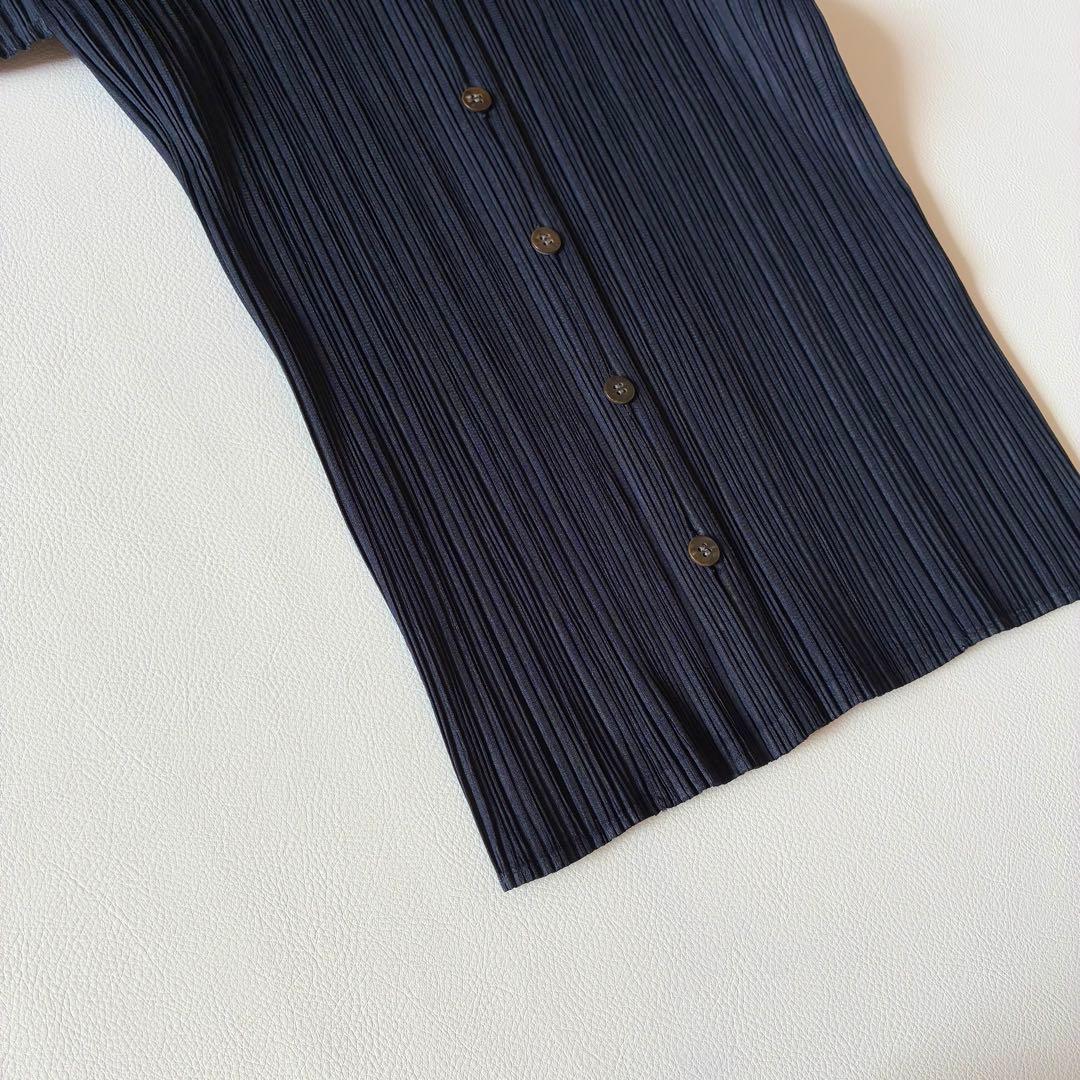 イッセイミヤケ　プリーツプリーズ　長袖シャツ　大きいサイズ４　伸縮　ネイビー