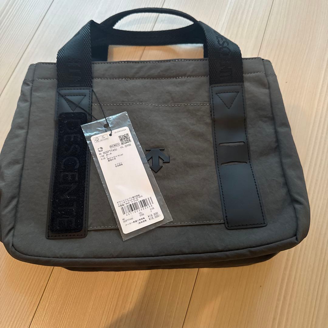 新品タグ付き2025年冬新作デサントゴルフカードバッグ　グレー