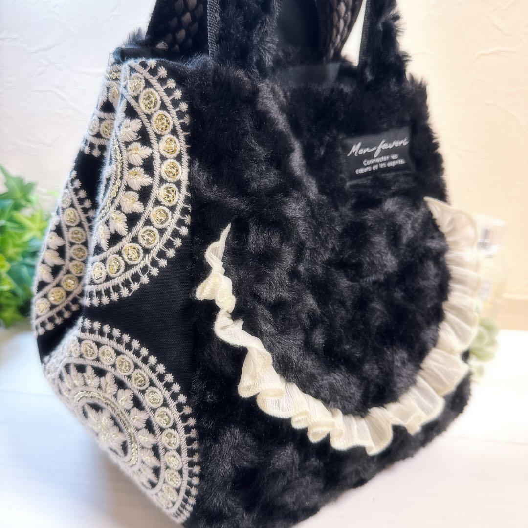 あ*き様 コヤンイサムチョン♡新作！インド刺繍ハチワレにゃんの形が変わる大容量ト