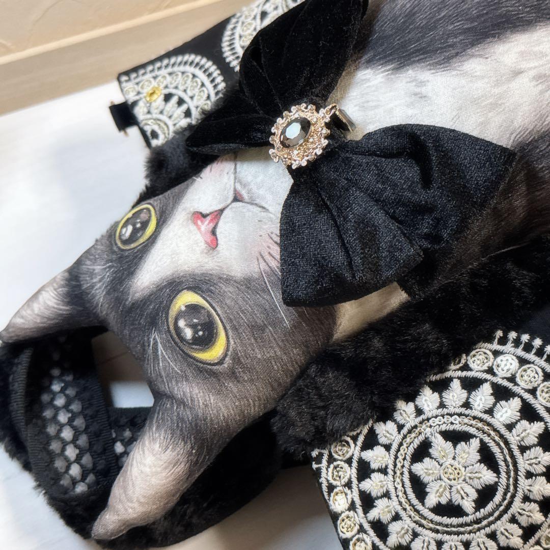 あ*き様 コヤンイサムチョン♡新作！インド刺繍ハチワレにゃんの形が変わる大容量ト