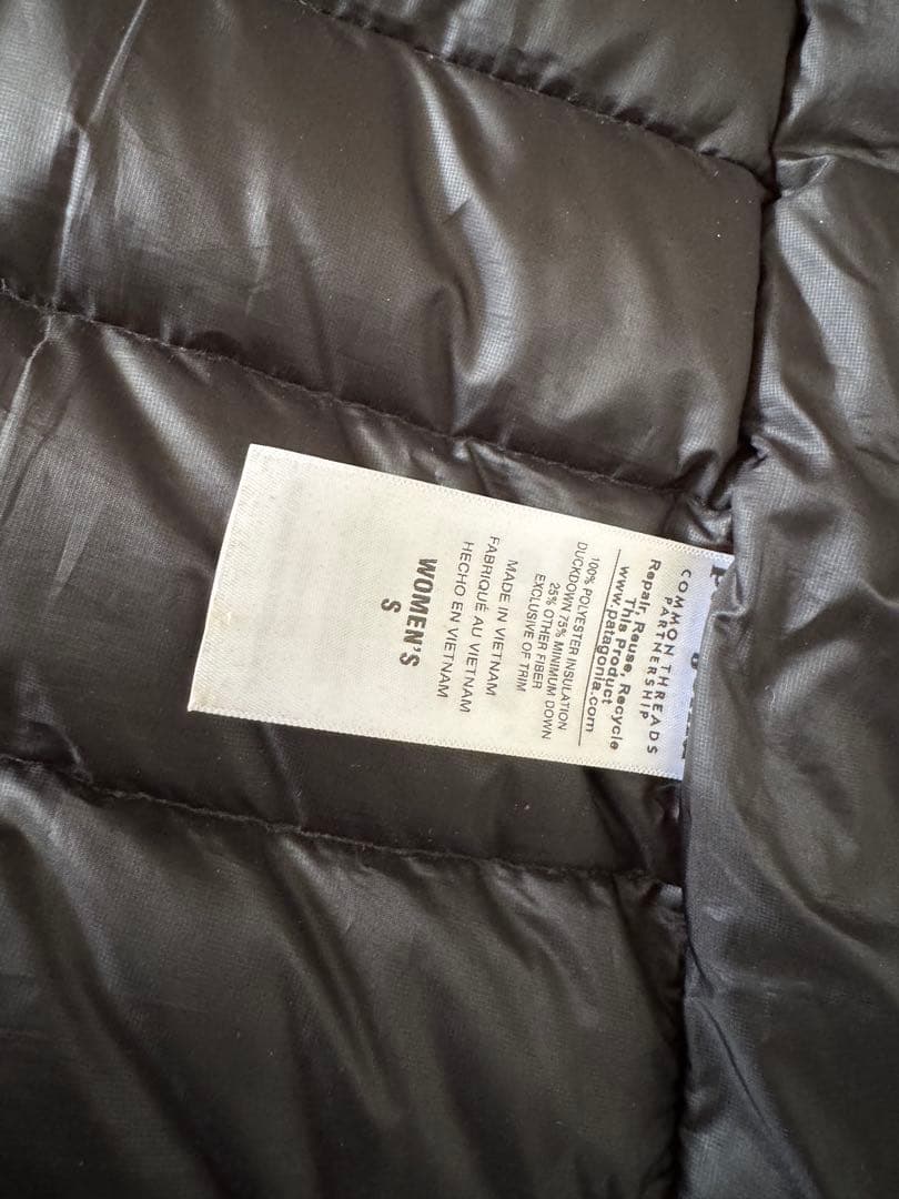 1回着用★patagonia /パタゴニア★ブラック フード付きダウンジャケット