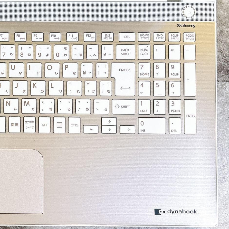 きれいなゴールド❣新品SSDで快適✨薄型 カメラ付き ブルーレイ フルHD 東芝